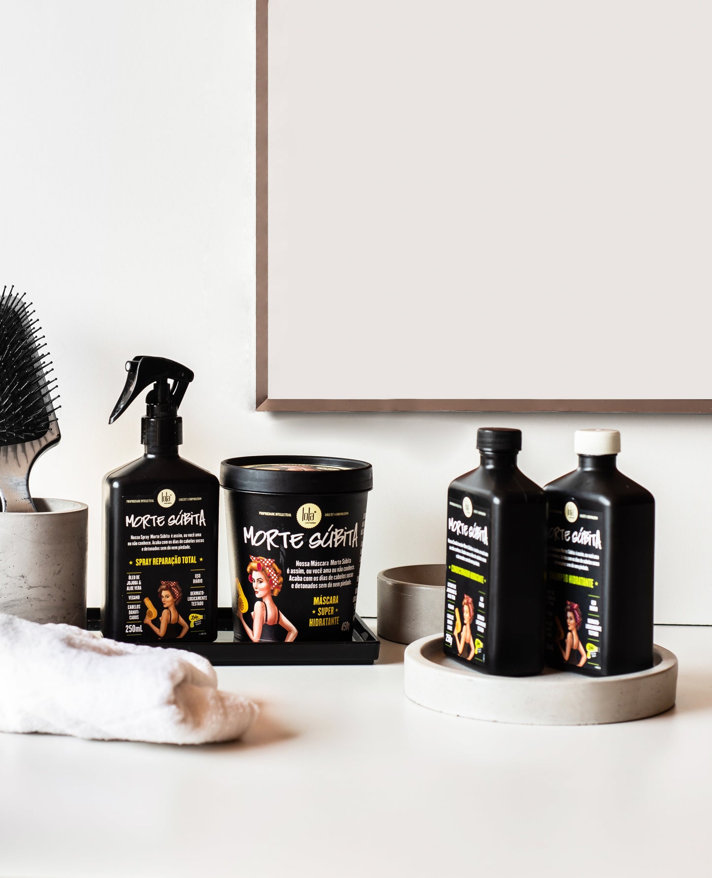 Lola Morte Súbita Mask 450g – Intensive deep repair treatment for dry and damaged hair, restoring hydration, softness, and strength.